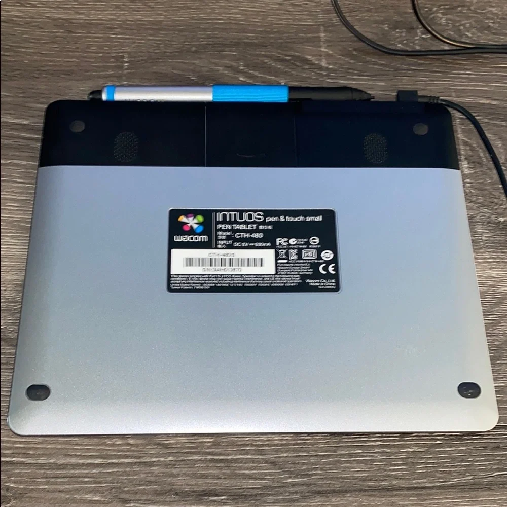 Wacom Intuos pen & touch small pen tablet